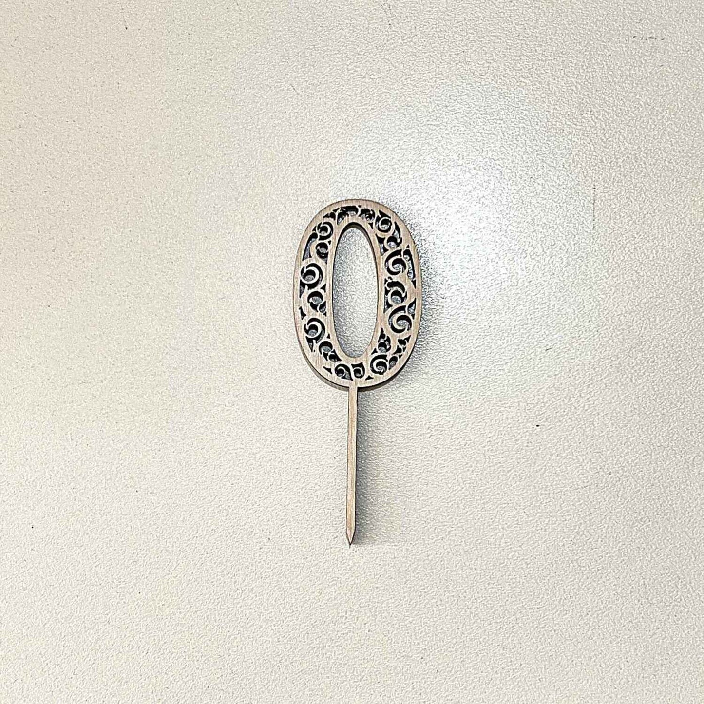 ტოპერი "ციფრი" ხის ჩუქურთმიანი