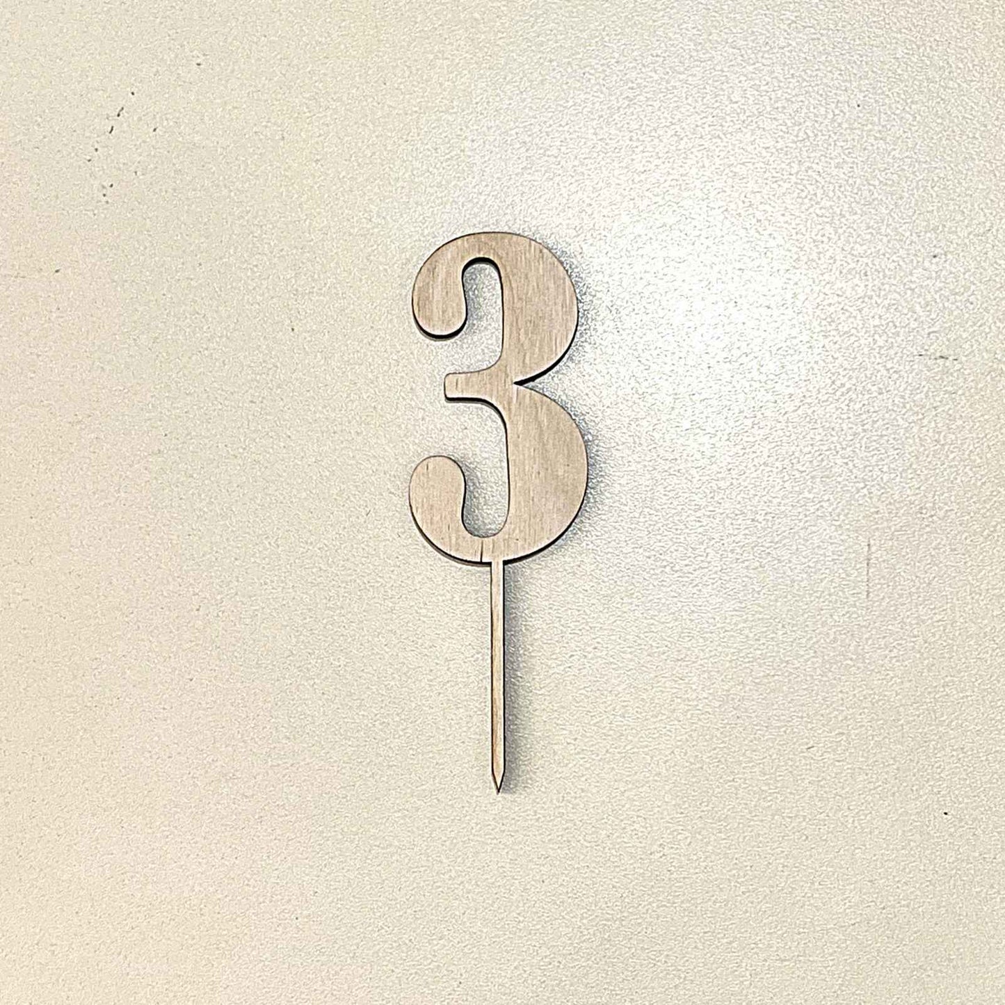 ტოპერი "ციფრი" ხის