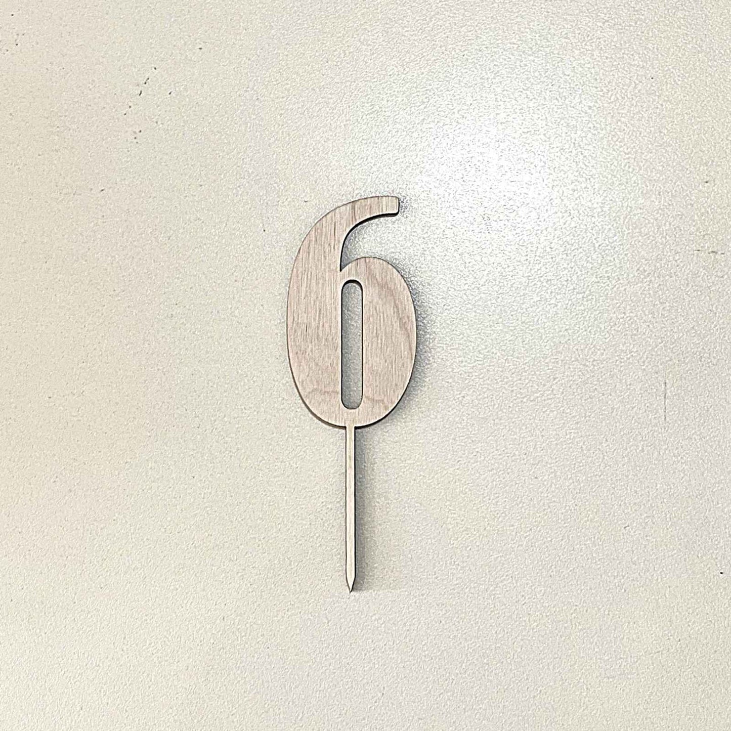 ტოპერი "ციფრი" ხის