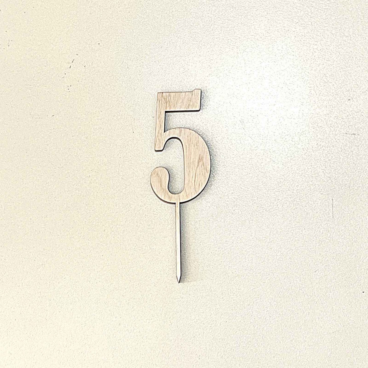 ტოპერი "ციფრი" ხის