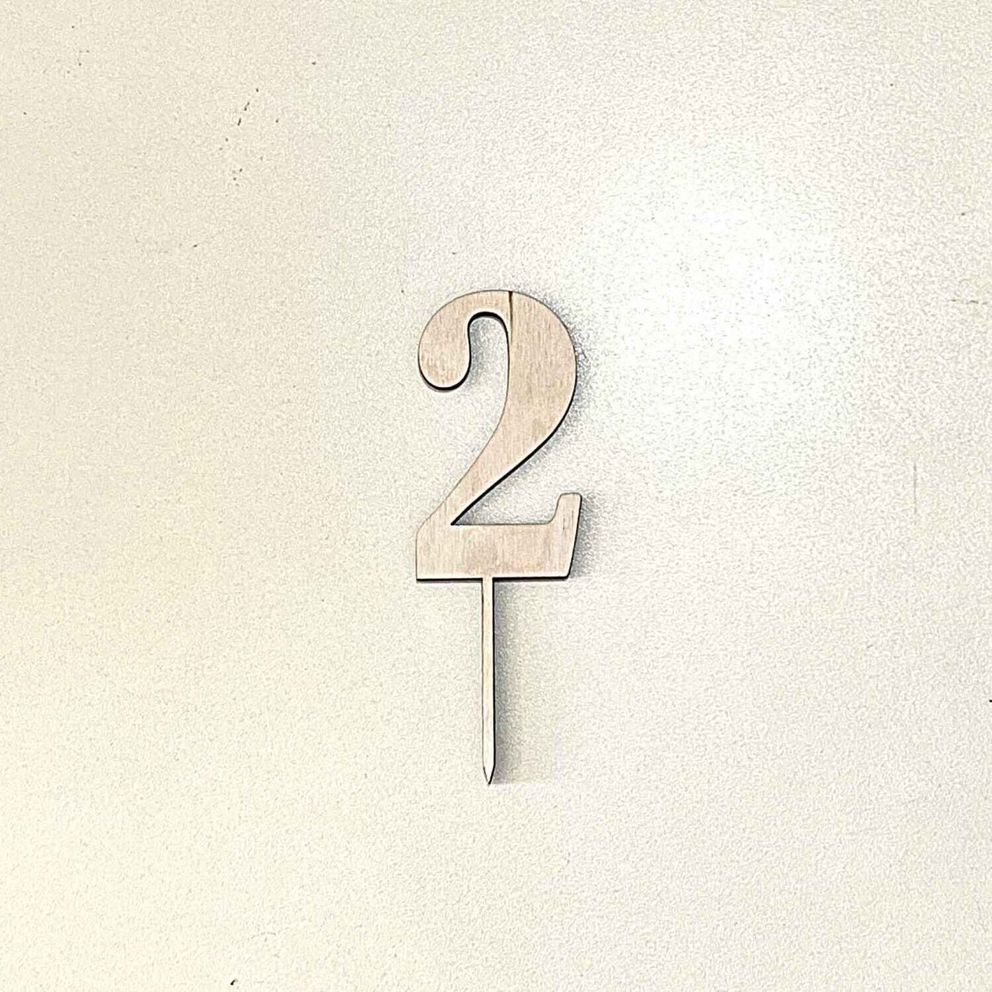 ტოპერი "ციფრი" ხის