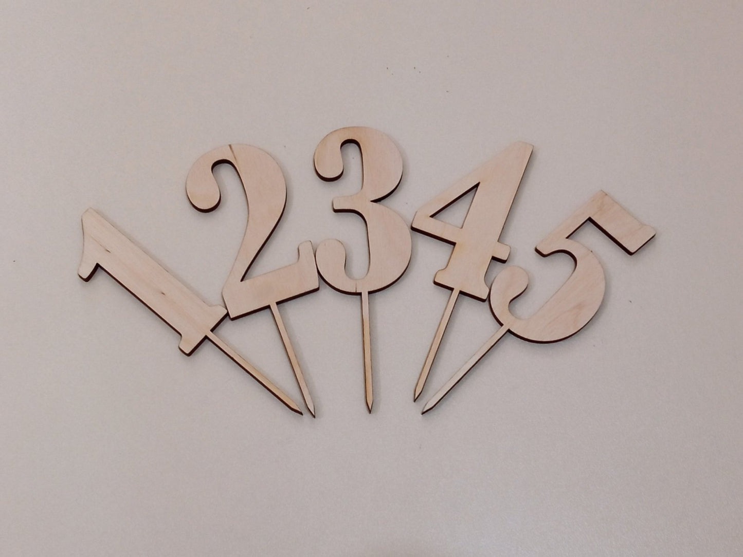 ტოპერი "ციფრი" ხის