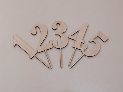 ტოპერი "ციფრი" ხის