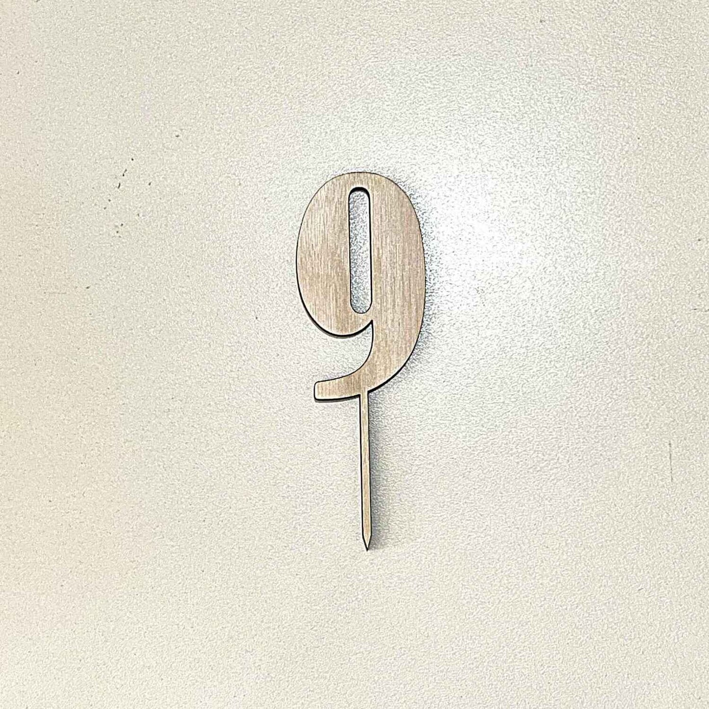 ტოპერი "ციფრი" ხის