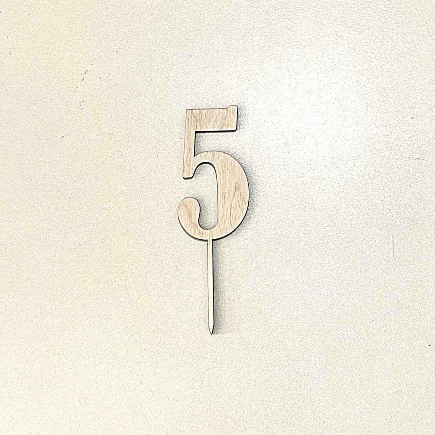 ტოპერი "ციფრი" ხის