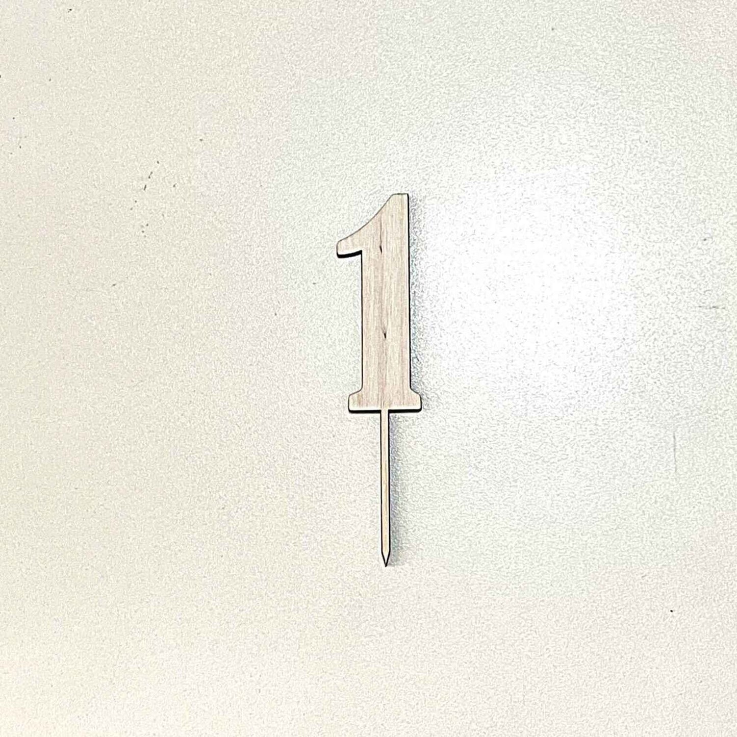 ტოპერი "ციფრი" ხის