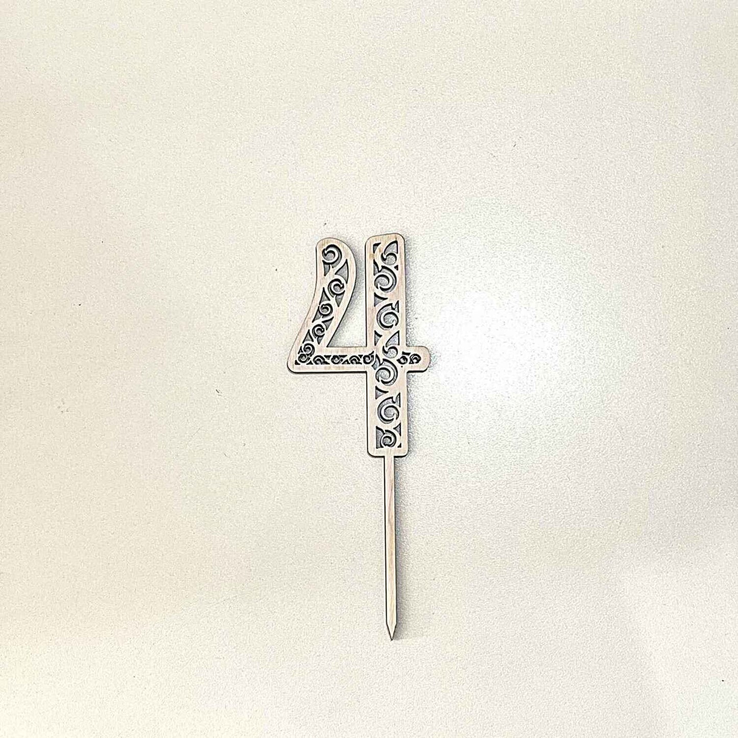 ტოპერი "ციფრი" ხის ჩუქურთმიანი